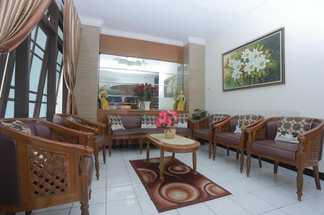 Hotel Kristina Malioboro Yogyakarta Kültér fotó