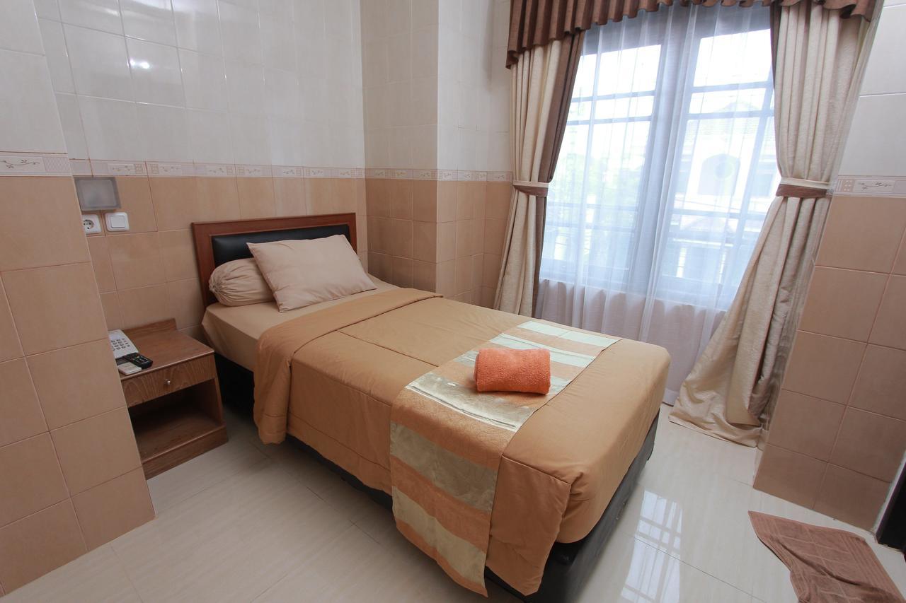 Hotel Kristina Malioboro Yogyakarta Kültér fotó